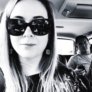 Meet your Posher, Sandy